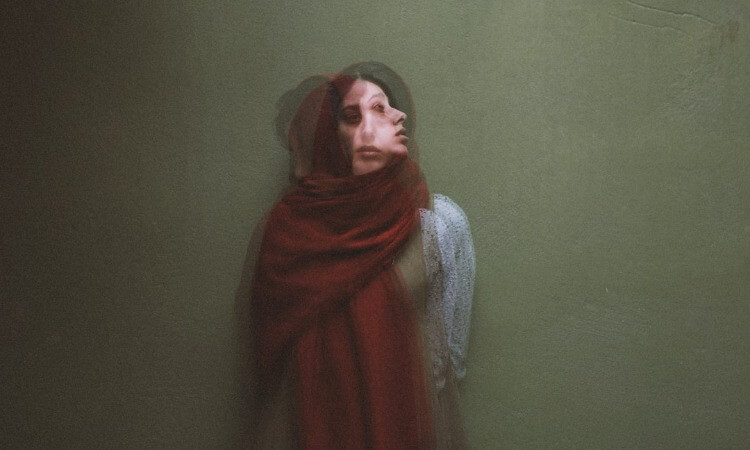 影が薄い人は身体が透けている 存在感がない原因と改善は目と姿勢 自分を知るスピリチュアルっぽい世界