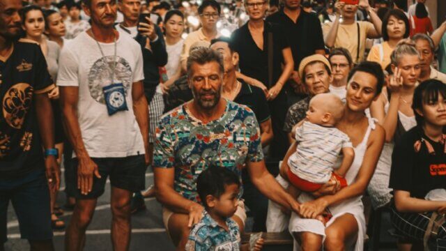 変な人が寄ってくるスピリチュアルと心理 気を使うと変に好かれる 自分を知るスピリチュアルっぽい世界